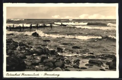 AK Travemünde, Ostseebad, Brandung