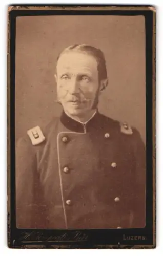 Fotografie H. Pompeati-Bär, Luzern, Hirschmatte 468, Schweizer Offizier in Uniform