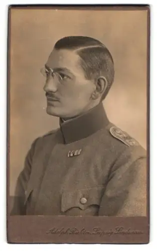 Fotografie Adolph Richter, Leipzig-Lindenau, Merseburger Str. 61, Hauptmann in Feldgrau Uniform mit Feldspange