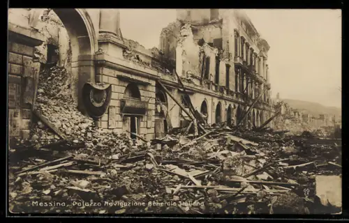 AK Messina, Palazzo Navigazone Generale Italiana, nach einem Erdbeben zerstörtes Haus