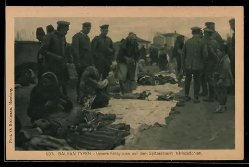 AK Mazedonien, Soldaten in Uniform auf dem Spitzenmarkt
