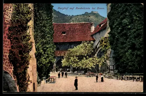 AK Runkelstein, Partie im Burghof