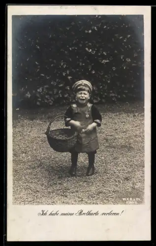 AK Kleiner Junge weint, er hat seine Brotkarte verloren