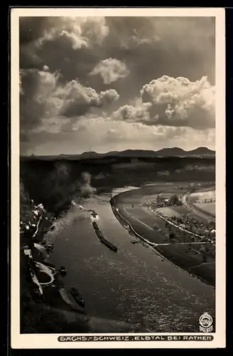 Foto-AK Walter Hahn, Dresden, NR: 3346, Elbtal bei Rathen, Lastschiffe, von oben