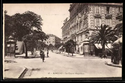 AK Ajaccio, Le Cours Napoléon avec ses bâtiments historiques et palmiers