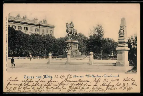 AK Metz, Monument de l`Empereur Guillaume avec bâtiment et arbres en arrière-plan