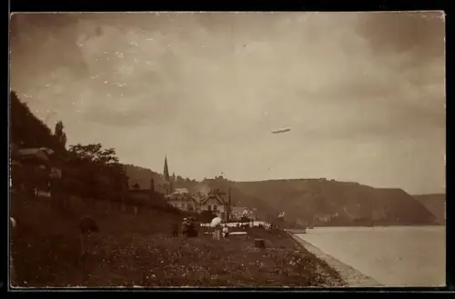 Foto-AK St. Goar, Zeppelin über dem Ort
