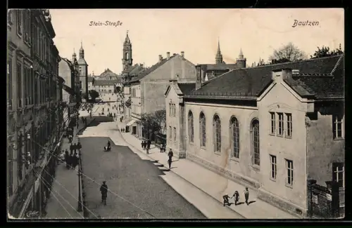 AK Bautzen, Stein-Strasse mit Passanten