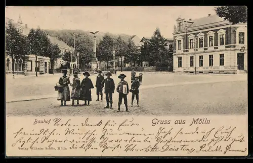 AK Mölln, Strasse am Bauhof mit Kriegerdenkmal