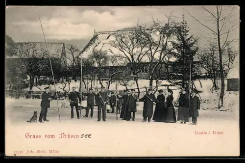 AK Drüsen, Gasthof Riess im Winter, Anwohner auf dem zugefrorenen Drüsensee