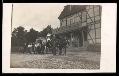 Foto-AK Erfurt-Rohda, Gasthof Schloss Haarberg, Aussenansicht mit Kutsche