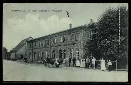 AK Schmilau, Delfs Gasthof und Ausspann, davor eine Kutsche und Bedienstete