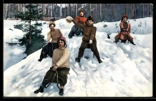 AK junge Frauen fahren Schlitten