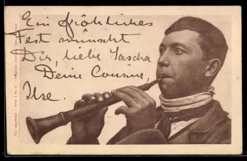 AK Mann spielt auf einer Flöte