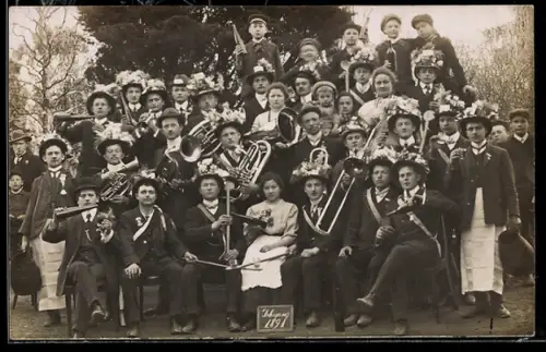 Foto-AK Gemischtes Orchester mit diversen Blasinstrumenten, darunter Trompete und Posaune