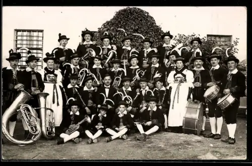 Foto-AK Blasorchester mit Posaune, Trompete und Flöte