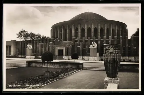 AK Düsseldorf, Planetarium, Ausstellung