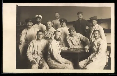 Foto-AK Soldaten beim Halma-Spiel