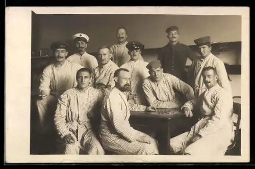 AK Soldaten im Krankenhaus beim Halma-Spiel