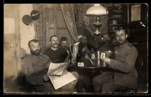 Foto-AK Soldaten in Uniform beim Kartenspiel