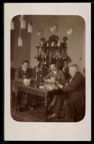 Foto-AK Herren beim Kartenspiel, Historismus