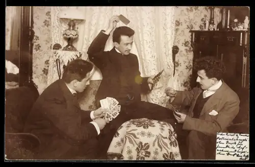 AK Drei junge Männer beim Skat-Kartenspiel