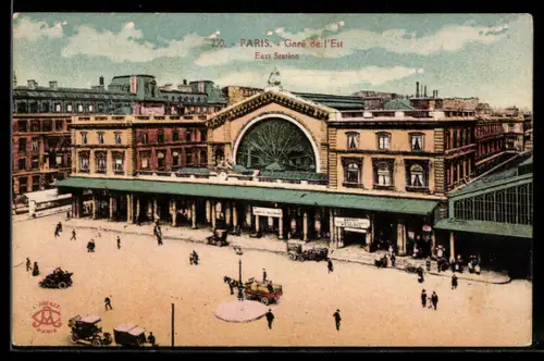 AK Paris, Gare de l`Est et place animée avec voitures et passants