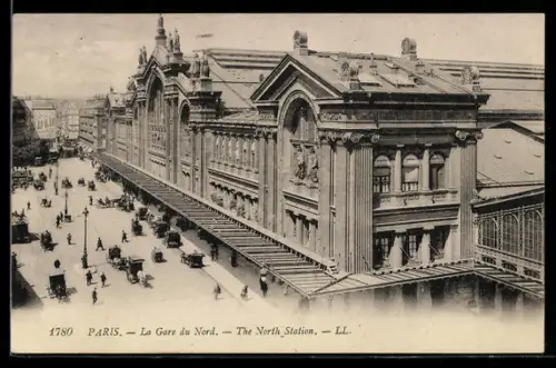 AK Paris, La Gare du Nord avec calèches et passants