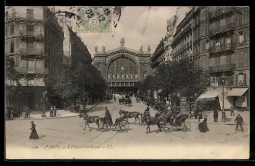 AK Paris, La Gare du Nord avec calèches et passants
