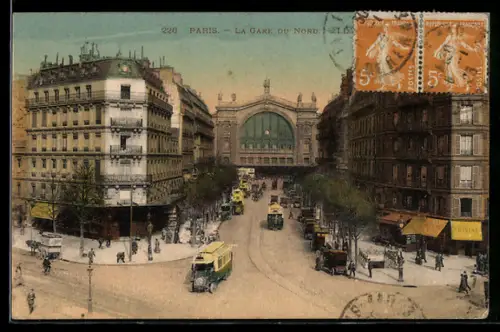 AK Paris, La Gare du Nord et les rues animées avec tramways et voitures