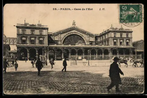 AK Paris, Gare de l`Est avec passants et calèches