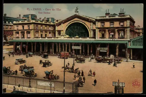 AK Paris, Gare de l`Est et voitures anciennes sur la place animée