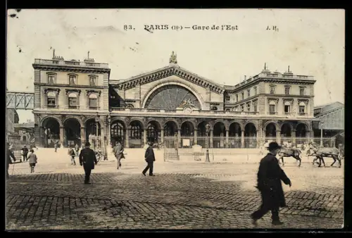 AK Paris, Gare de l`Est avec passants et voitures à cheval