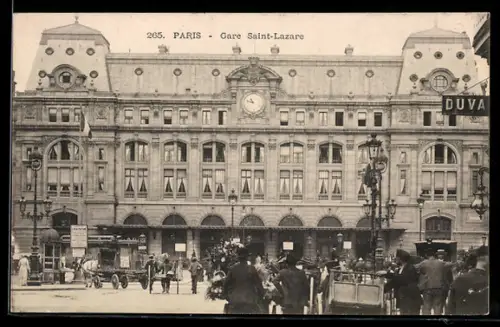AK Paris, Gare Saint-Lazare avec animation de rue et voitures à cheval