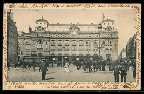 AK Paris, Gare Saint-Lazare, Cour du Havre animée par des passants et voitures à cheval