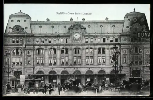 AK Paris, Gare Saint-Lazare avec foule et calèches devant la facade majestueuse