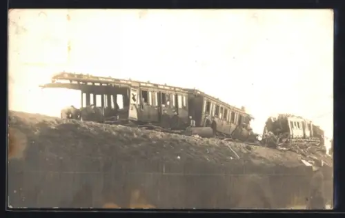 Foto-AK Barmen, Zerstörte Eisenbahn nach der Katastrophe