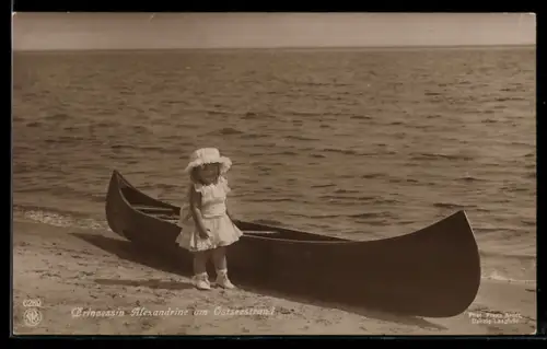 AK Prinzessin Alexandrine am Ostseestrand mit Kanu