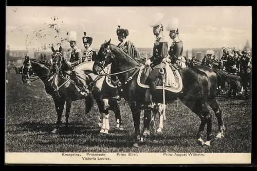 AK Kronprinz Wilhelm von Preussen mit Prinzessin Victoria Louise und Prinz Eitel Friedrich, August Wilhelm zu Pferd