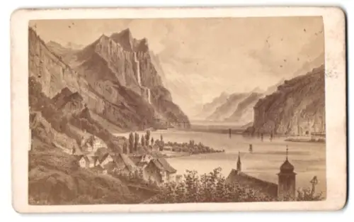 Fotografie unbekannter Fotograf, Ansicht Weesen, Idyllisches Panorama mit See und Bergen