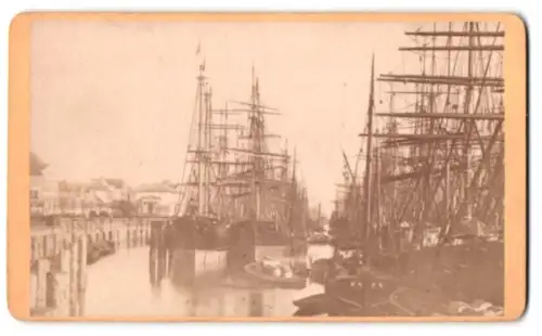 Fotografie unbekannter Fotograf, Ansicht Hamburg, Hafenansicht mit Segelschiffen