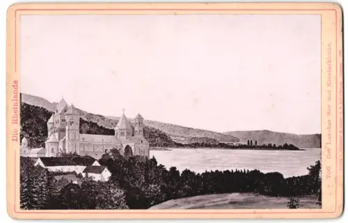 Fotografie Römmler & Jonas, Dresden, Ansicht Glees /Laacher See, Der Laacher See und Klosterkirche