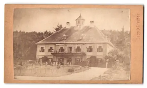 Fotografie Leopold Pfeiffer, Wien, unbekannter Ort, Prachtvolles Herrenhaus mit Garten