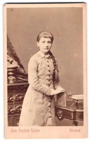 Fotografie Jean Baptiste Feilner, Bremen, Wall 185, Mädchen mit langem Zopf