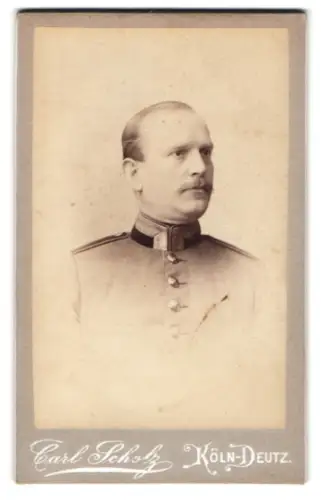 Fotografie Carl Scholz, Köln-Deutz, Freiheit 64, Unteroffizier in Uniform