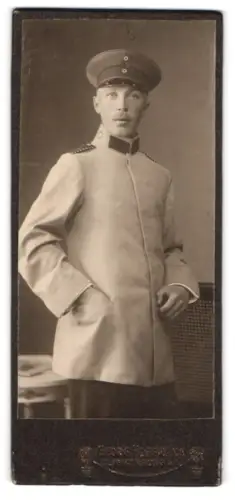 Fotografie Georg Hoffmann, Blankenburg a. H., Einjährig-Freiwilliger Gefreiter in Uniform mit Schirmmütze