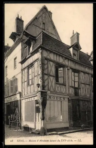 AK Sens, la maison d`Abraham datant du XVIe siècle, le magasin de mode au rez