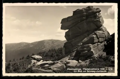 AK Pferdekopfsteine /Riesengebirge, Pferdekopfsteine mit Blick zur Schneegrubenbaude