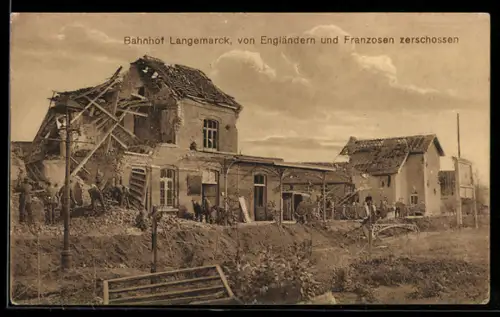 AK Langemarck, Zerstörter Bahnhof mit Soldaten