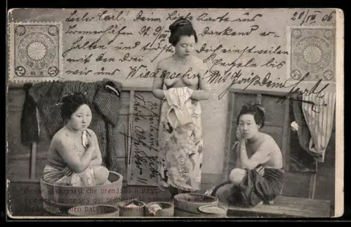 AK Japanische Damen nehmen ein Bad, nackte Asiatin